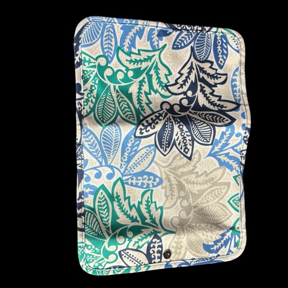 NWOT Vera Bradley Makeup Brush Holder in Santiago Pattern with Snap Closure - Picture 3 of 7